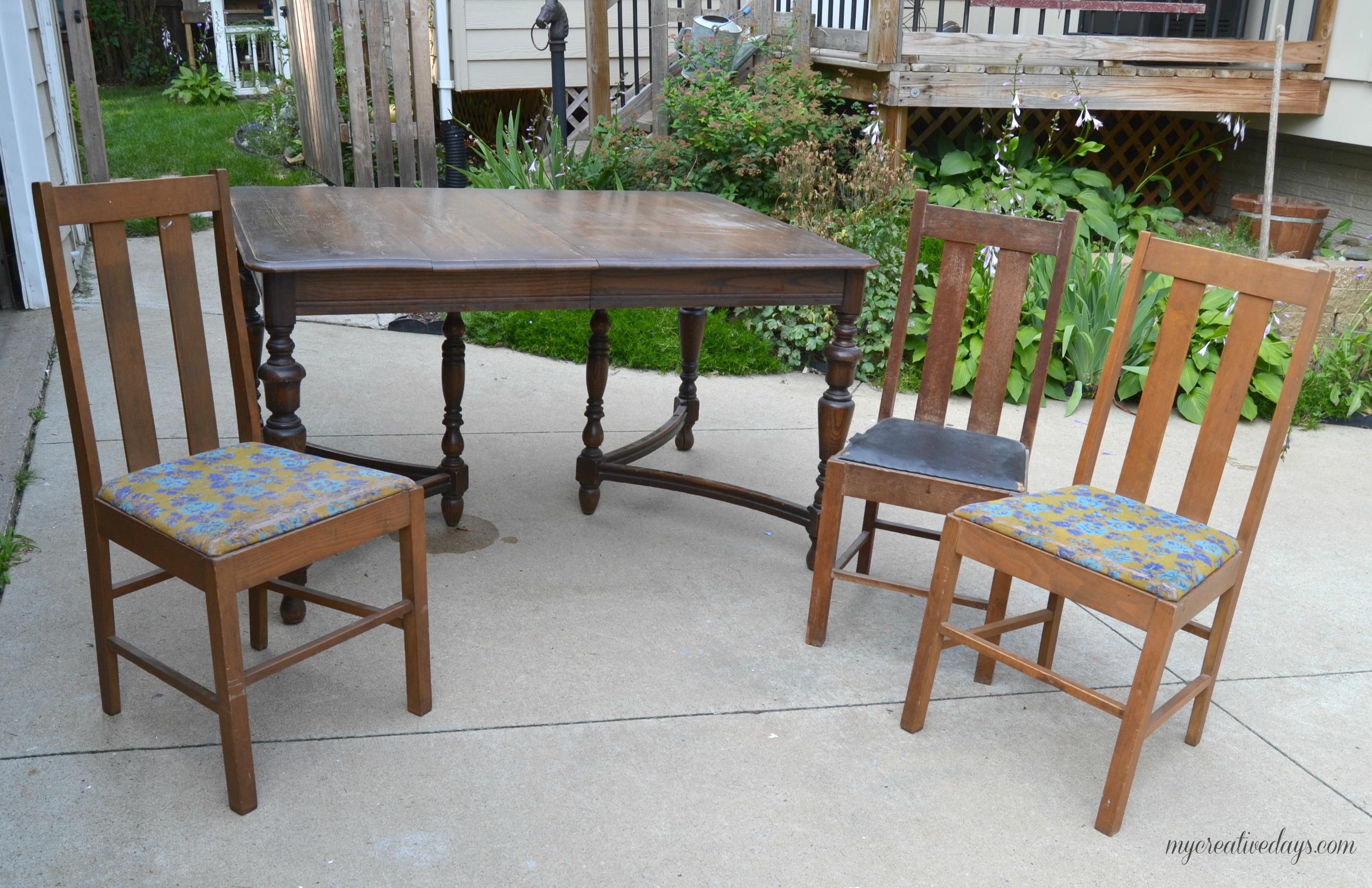 (Before) Curbside Farmhouse Dining Set Makeover - by My Creative Days (Before) Curbside Farmhouse Dining Set Makeover - by My Creative Days