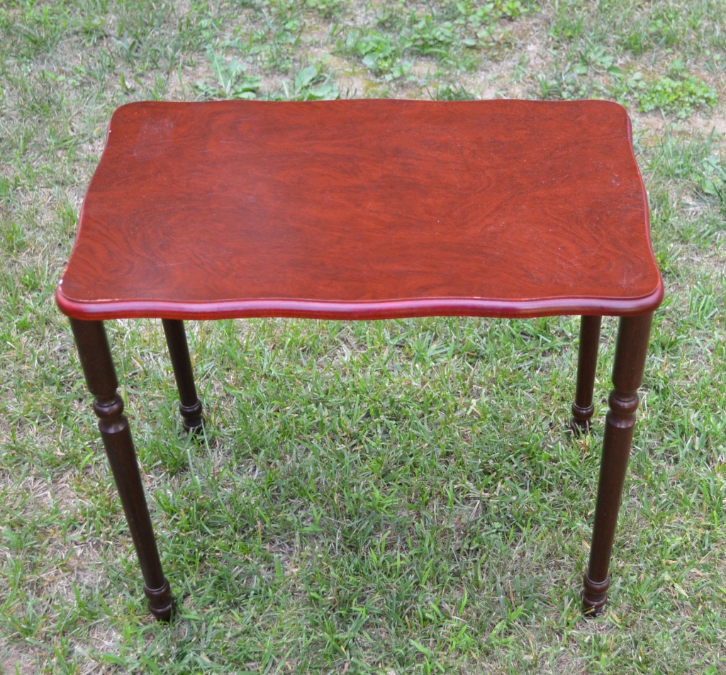 (Before) Vintage painted and stenciled table makeover - by One Artsy Mama (Before) Vintage painted and stenciled table makeover - by One Artsy Mama