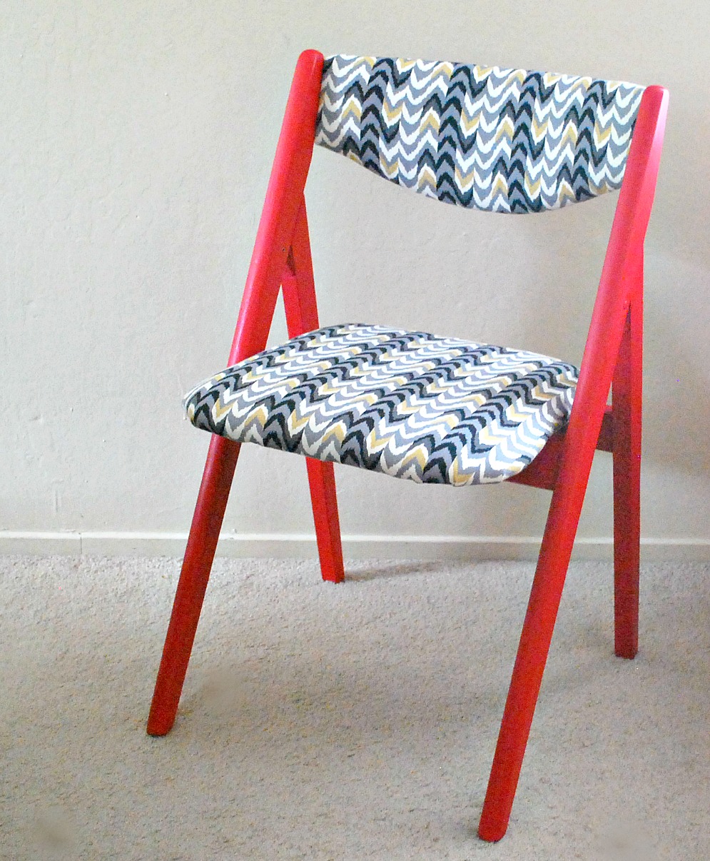A vintage folding chair makeover with bright paint and fabric - by The Silly Pearl