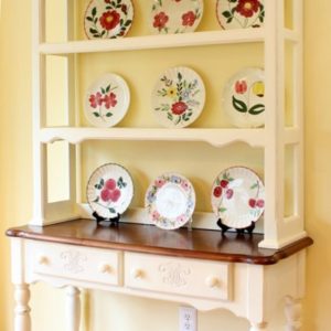 Farmhouse Hutch Makeover